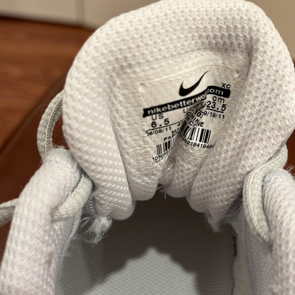 White with black trim Nike Air Zoom Breathe 2K11 Tennis shoes  - Size 6 - Picture 5 of 11